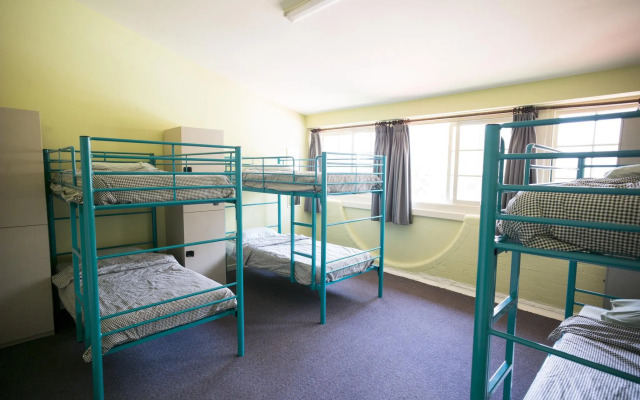 YHA Newcastle Beach