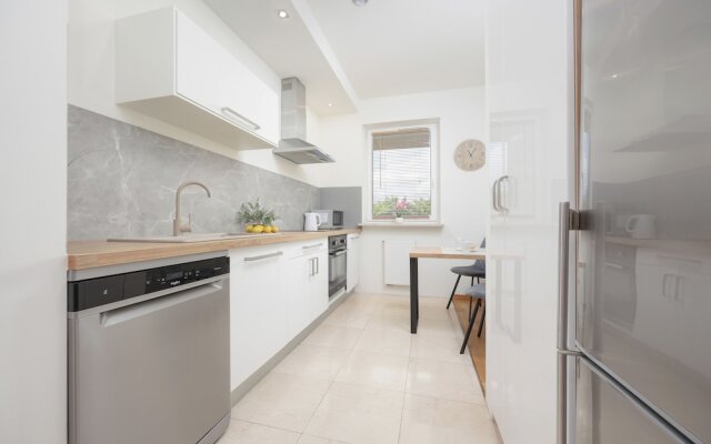 Cozy Apartment for 5 by Renters