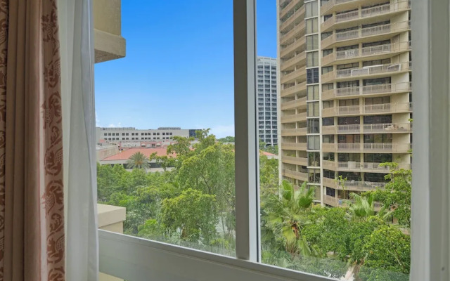 Relaxing Condo with Free Parking
