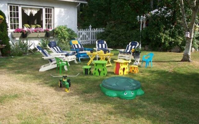 Charm of Qualicum Bed and Breakfast