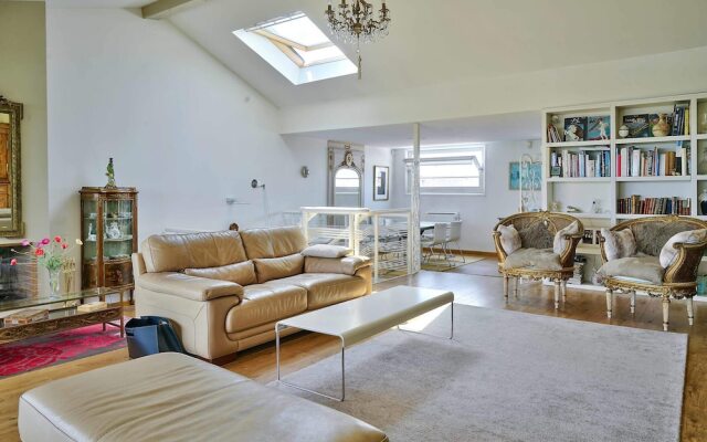 Splendid 160m2 Apartment With Terrace