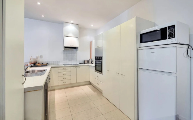 Spacious 2BR Near Westfield Newmarket