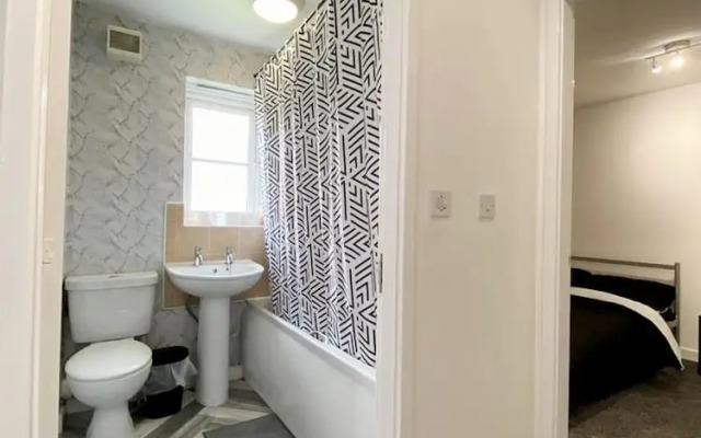 Remarkable 3-bed House in Sheffield