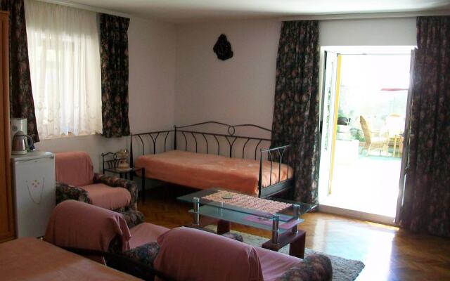 Apartments and Room Rukonic