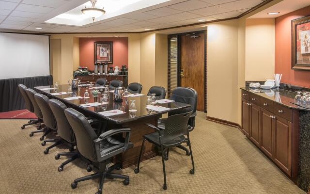 Crowne Plaza Edison by IHG