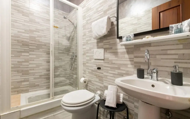 4-bdr Apt Among Colosseum&termini 10-people