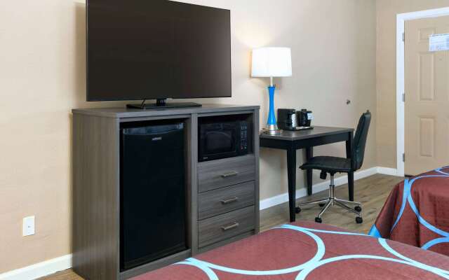 Super 8 by Wyndham Victoria / South / Hwy 59