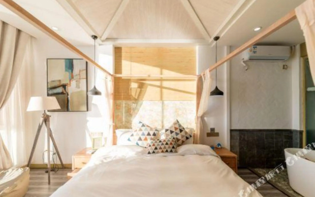 Erguniang Lake View Holiday Hotel