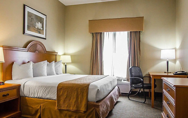 Quality Inn & Suites Fishkill South near I-84