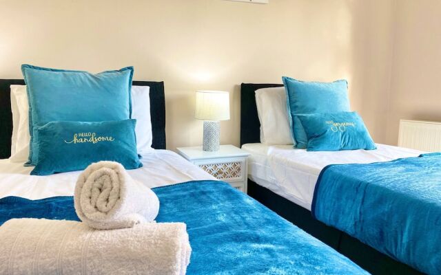 5-bed Townhouse Salford Deep Cleaned