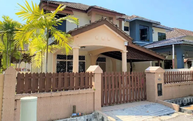 Oyo 90199 Homely&cozy House