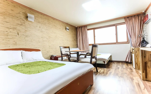 Green and Blue Hotel