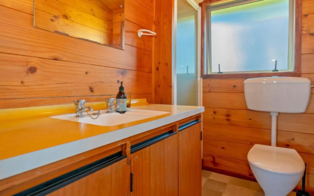 Beachfront Views - Hahei Holiday Home