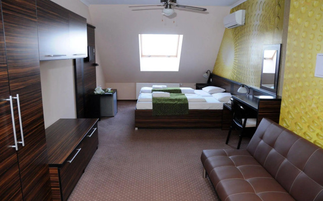 Green Hotel Budapest