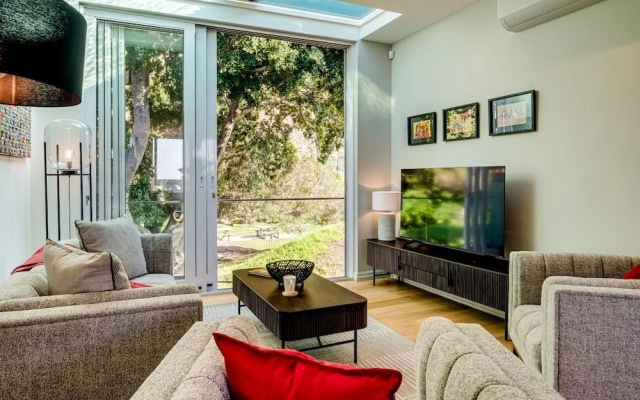 Experience Vibrant Living at De Waterkant Views