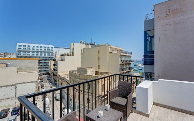 Cosy 1BR Penthouse With Terrace, Great Location