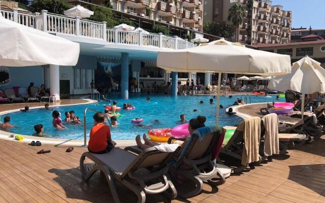 5 Star Hotel Concept Apartment Pool and Aqua Park