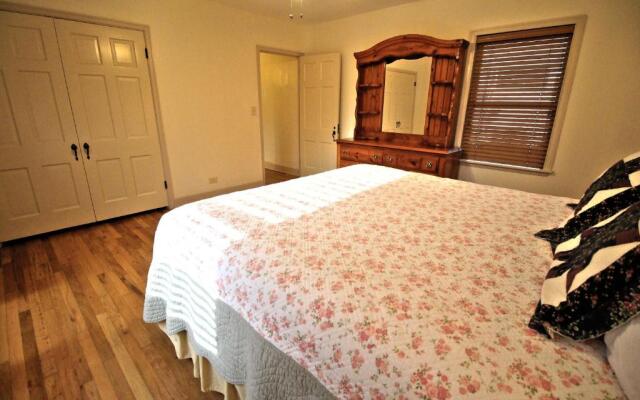 Peach Tree Inn & Suites