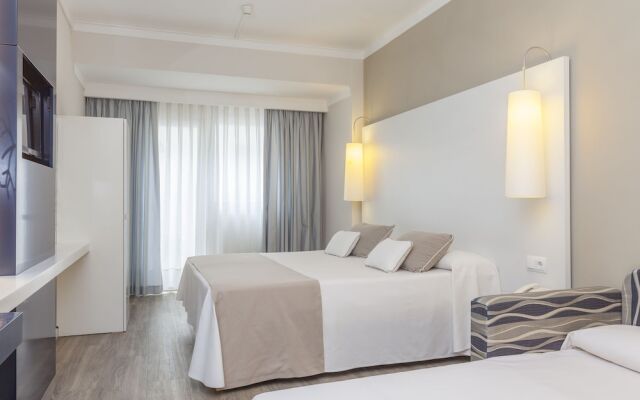 Logis Hotel Canyelles Playa