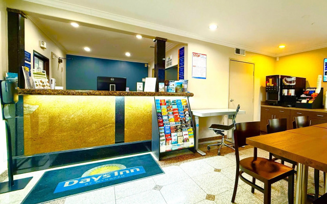 Days Inn by Wyndham Los Angeles LAX/Redondo/Manhattan Beach