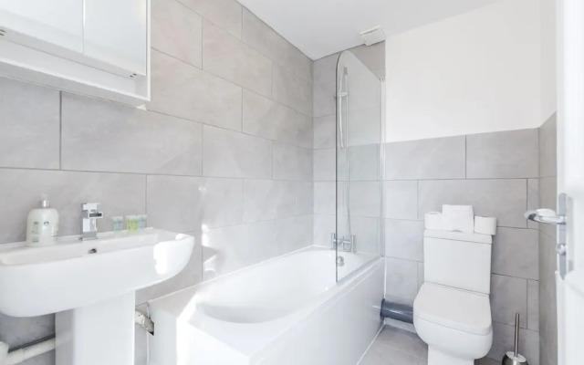 Taste Central London Living in Lush Home