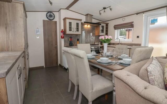 Whispering Willows 2-bed Lodge in Scarborough