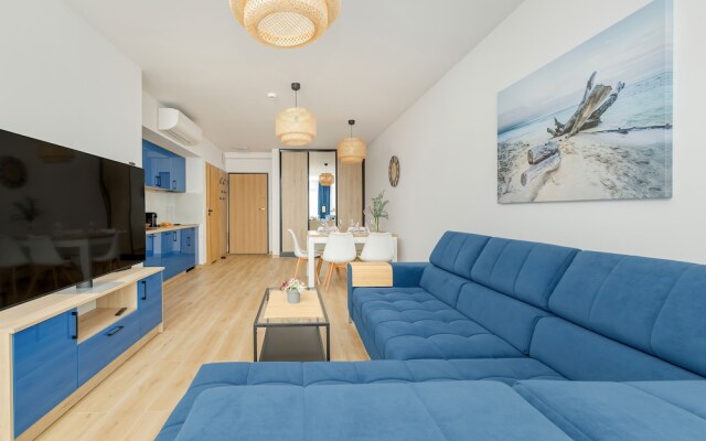 Blue Apartment With Sea View by Renters
