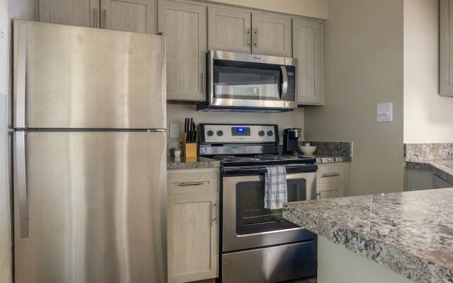 Eastside 1 & 2 BR Apts with balcony by Frontdesk