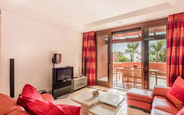 2 Bedrooms Apartment Frontline Beach