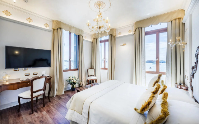 Monaco & Grand Canal Hotel