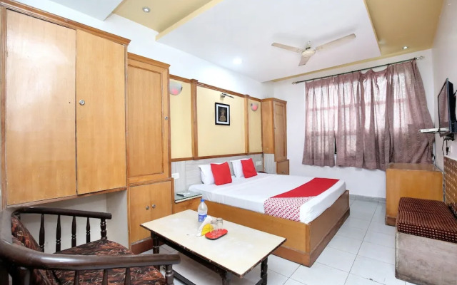 OYO 17430 Gulshah Hotel