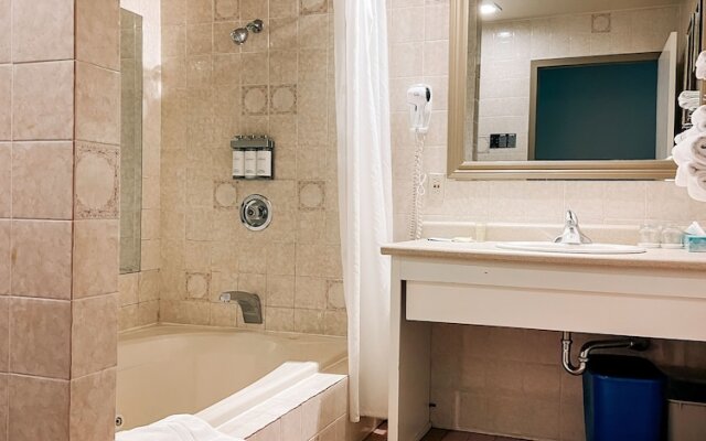 Hessenland Inn & Schatz Winery