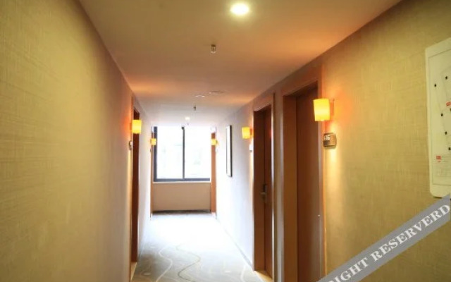 Orange Hotel (Chongqing Jiefangbei Pedestrian Street)