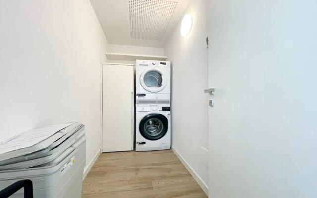 Modern House Apartment 1