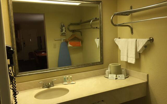 Econo Lodge Inn & Suites Eagle Pass