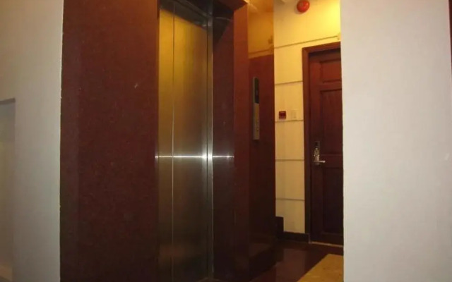Vyvy Airport Hotel