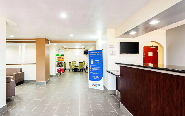 Econo Lodge Inn & Suites