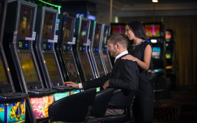 Queenco Hotel & Casino