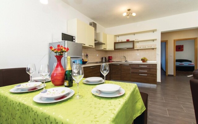 Beautiful Home in Vrecari With Wifi and 4 Bedrooms