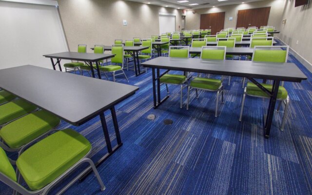 Holiday Inn Express & Suites Moore by IHG