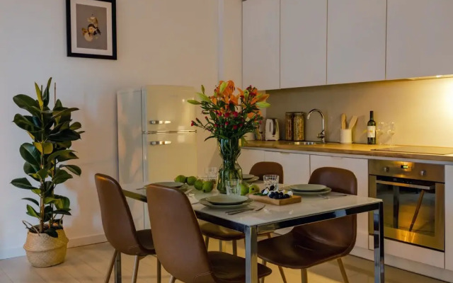 oompH Warsaw Downtown Atmospheric Apt