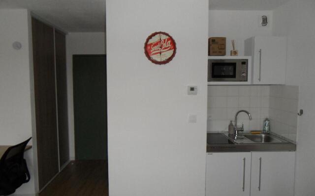 # Studio Bon Emplacement Avec Parking #