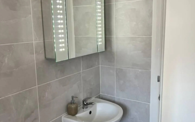 Inviting 3-Bed Apartment in Southend-On-Sea