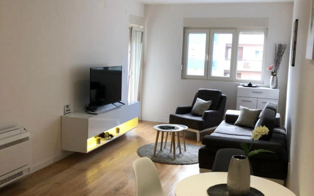 White Homes Apartments • Central Point