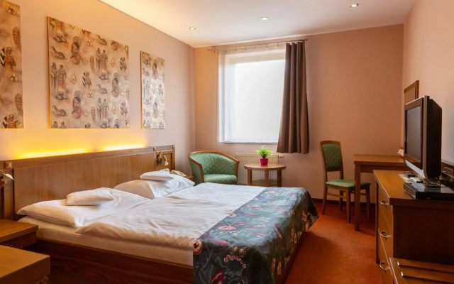 Max Inn Hotel