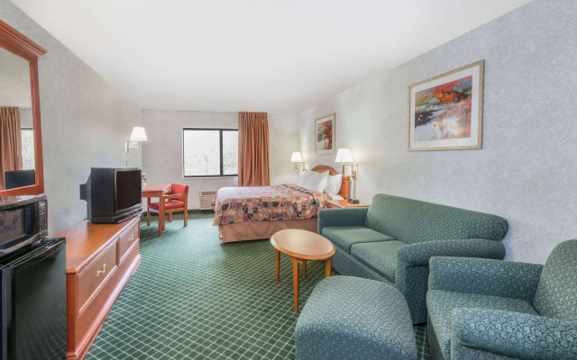 Days Inn by Wyndham Topeka