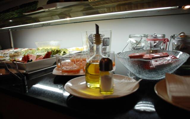 Eco Alcala Suites