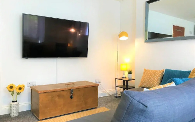 Grafton Seaside Apartment With Parking