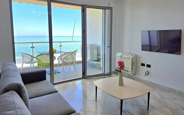 Brisa Del Mar Beachfront Apartment 115