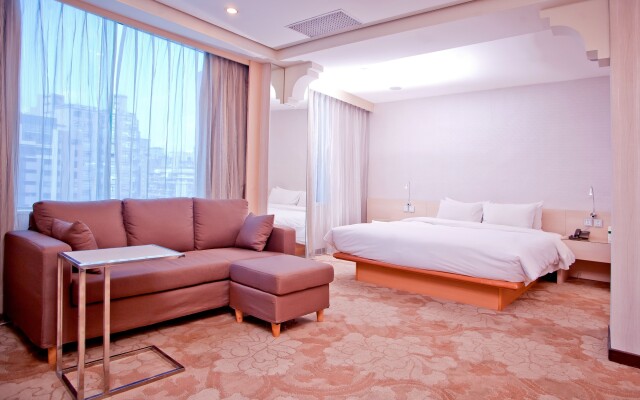 Yomi Hotel - MRT Shuanglian Station